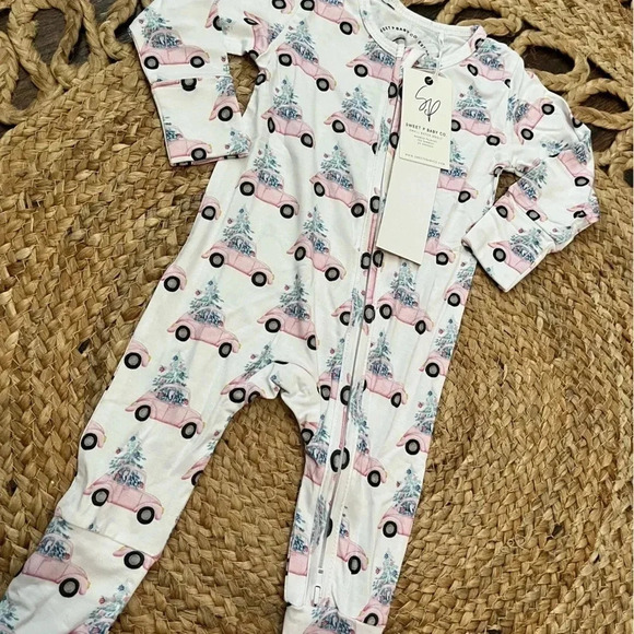 Sweet P Baby Co. 3-6month Bamboo Foldover Zippy Christmas Pattern NWT - Picture 3 of 3